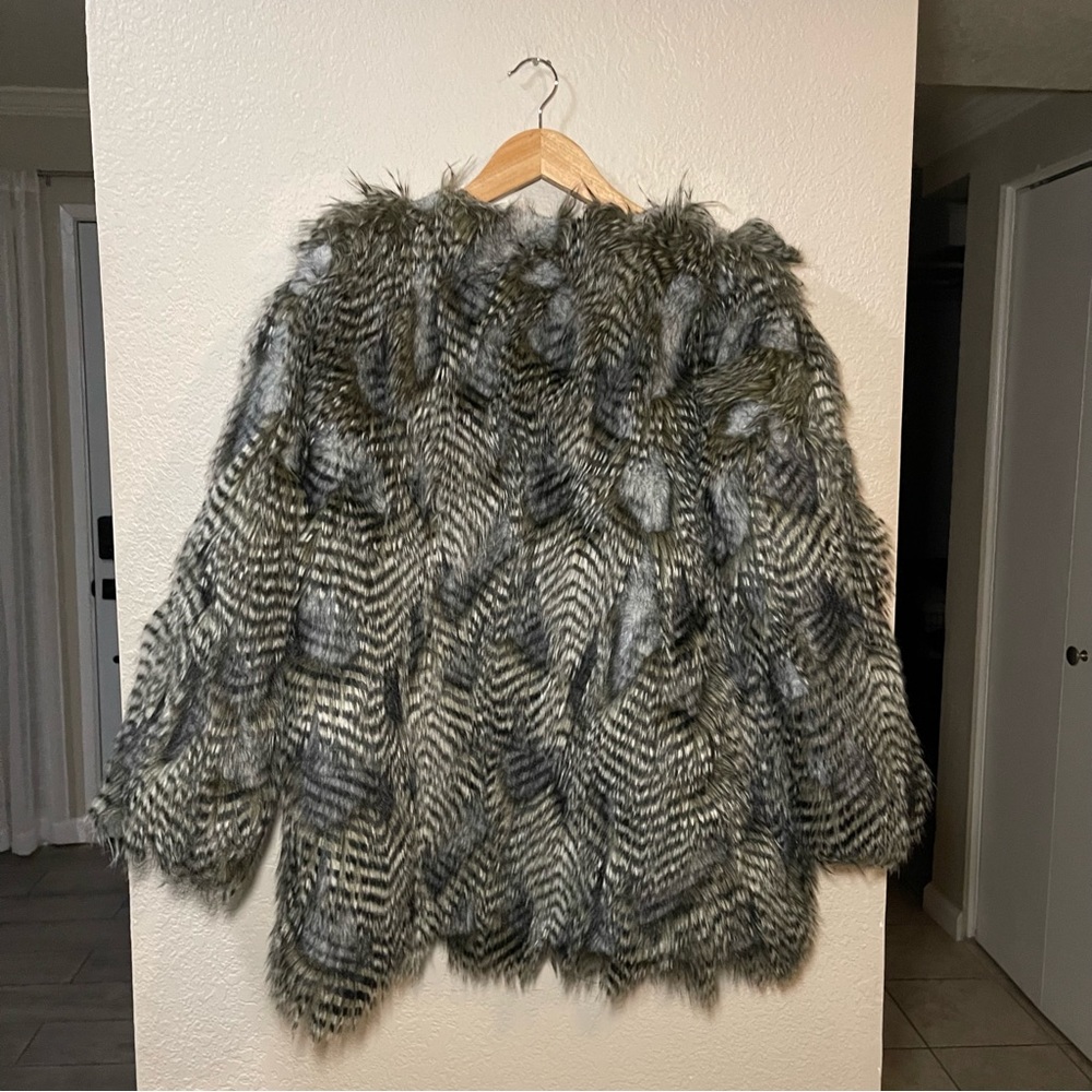BSABLE | Faux Fur Jacket Size: Small - Picture 8 of 8